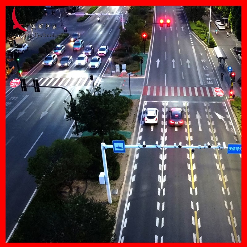 路口多位一体灯+电警杆组合
